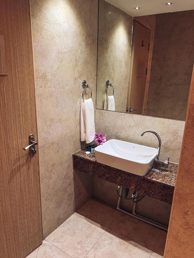 It Hotel Tumanyan Street Erévan Extérieur photo