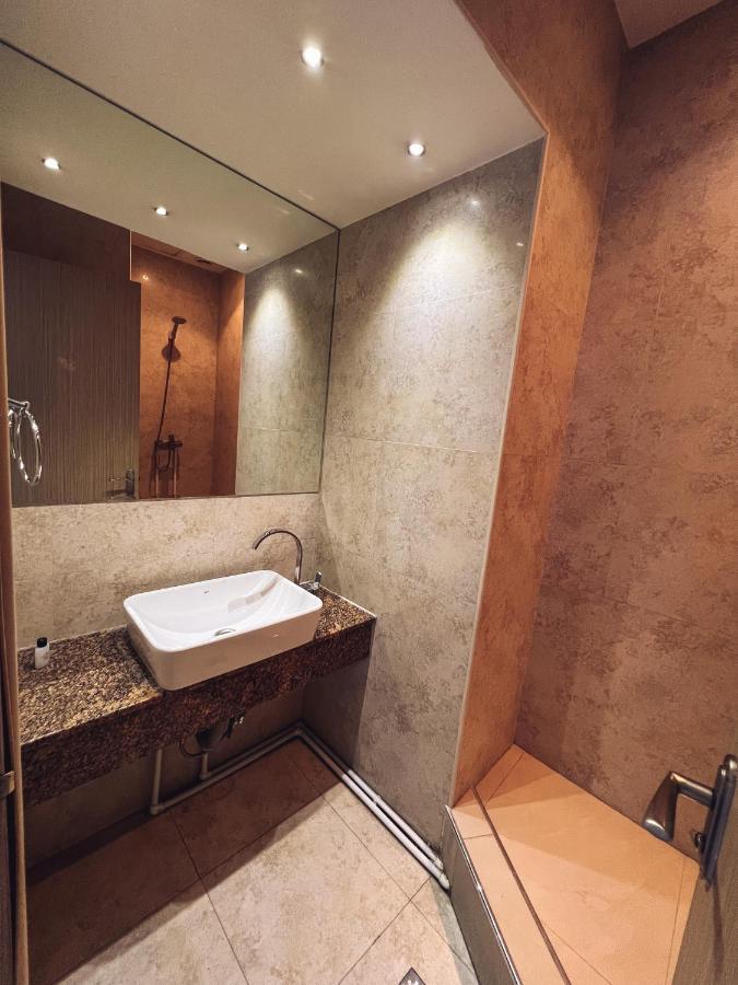 It Hotel Tumanyan Street Erévan Extérieur photo